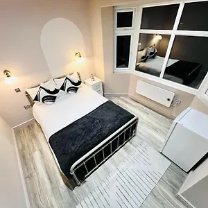 high-standard-room-super-location.cambridgehotelsuk.com/